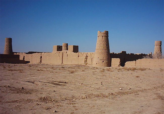 قلعه و چهار برج شاهرخ خان